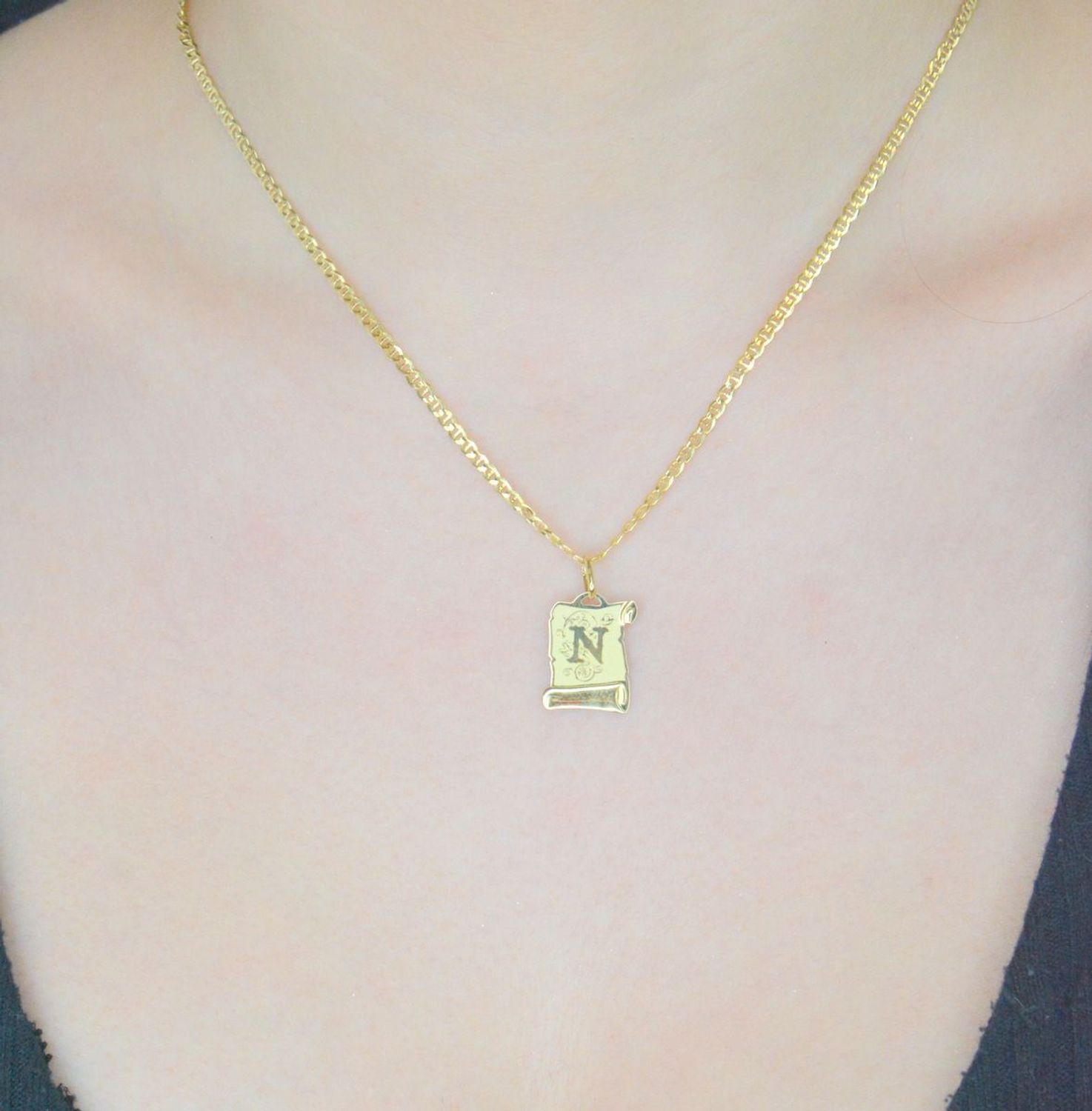 papirus-zlota-zawieszka-z-literka-n-Złota zawieszka damska literka N Literka N na papirusie ZA 2411N 585.jpg